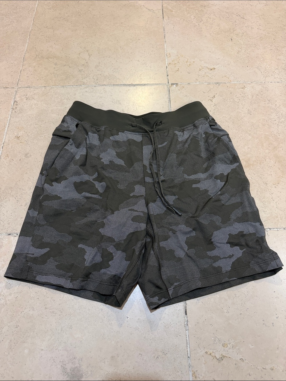 lululemon athletica Men's Dark Camo Athletic Shorts - Black & Gray